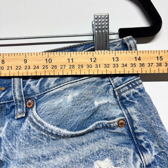 ✨American Eagle Outfitters Light Blue Distressed Denim Shorts Size 4 - Picture 10 of 12